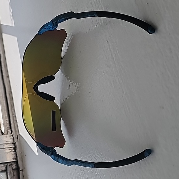 Oakley Men's Sunglasses - Picture 3 of 10